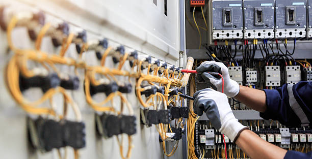 Professional Electrician technician working in Hewlett Harbor, NY